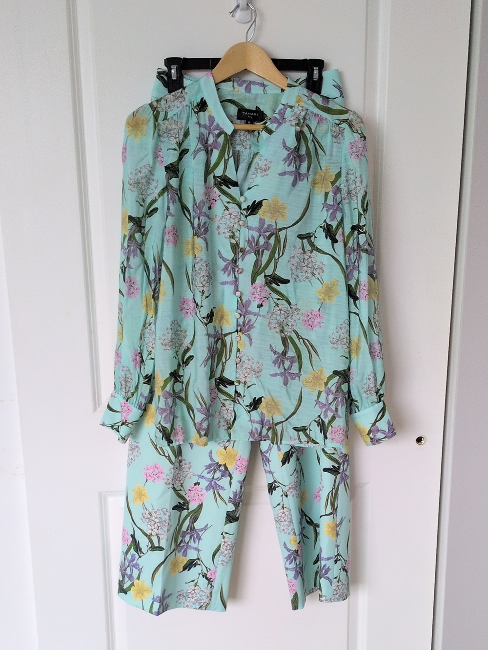 Tahari ASL Light Mint Floral Button-Front Sample Set Size 6